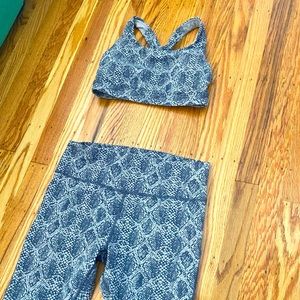 Athleta size M snakeskin bra & 7/8 tights